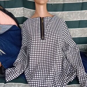 Merona black & white quarter zip long sleeves blouse. Size XXL.
